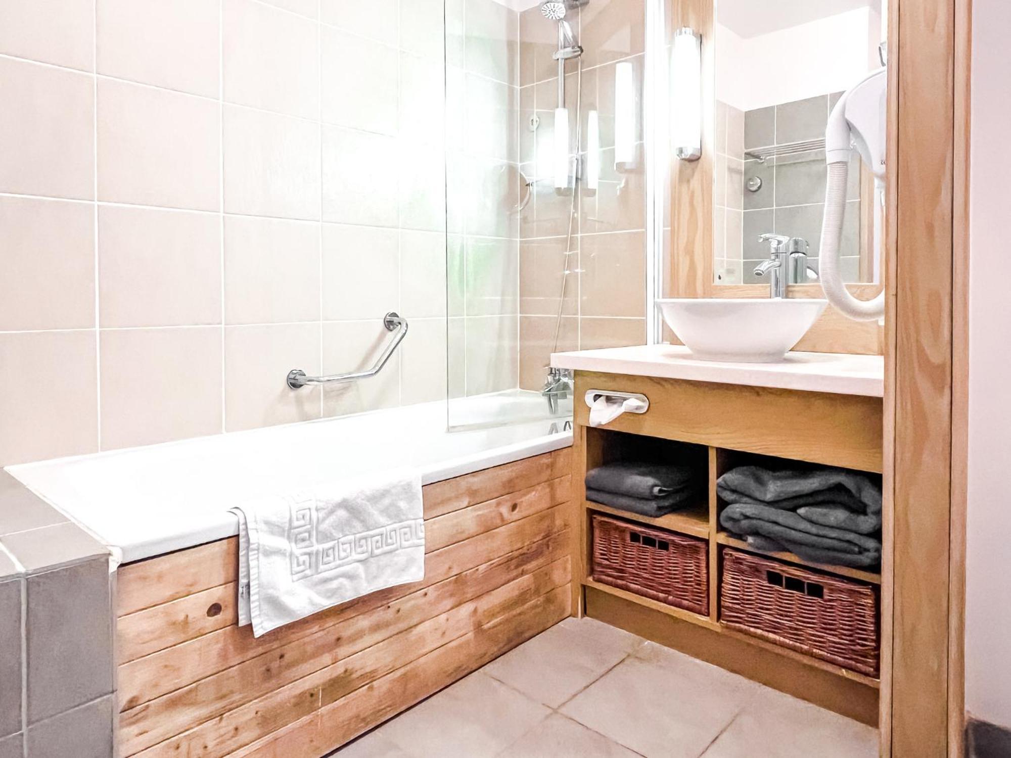 Large One-Bedroom Apartment, Wheelchair Adapted, Les Terrasses D'Eos Флен Экстерьер фото