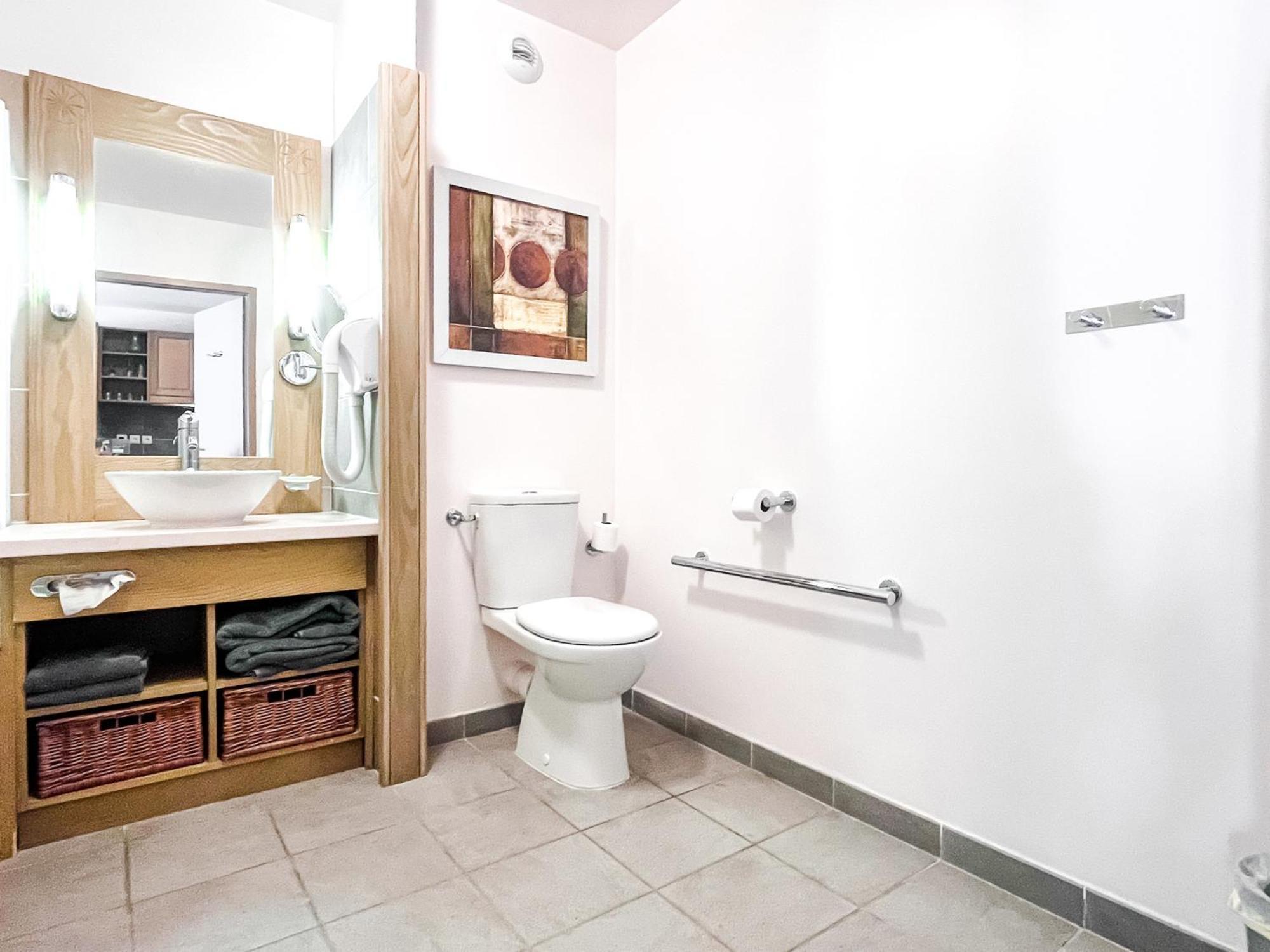 Large One-Bedroom Apartment, Wheelchair Adapted, Les Terrasses D'Eos Флен Экстерьер фото