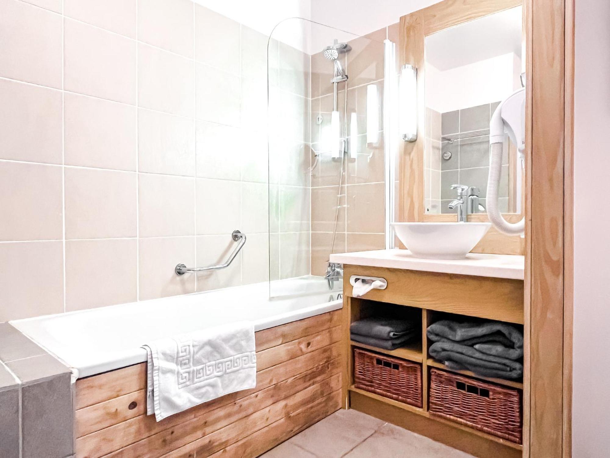 Large One-Bedroom Apartment, Wheelchair Adapted, Les Terrasses D'Eos Флен Экстерьер фото
