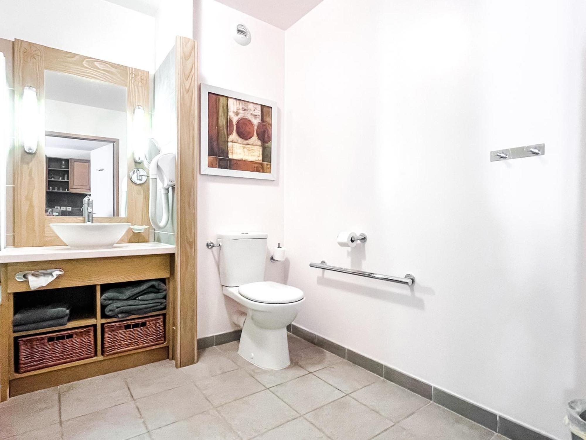 Large One-Bedroom Apartment, Wheelchair Adapted, Les Terrasses D'Eos Флен Экстерьер фото